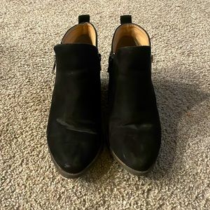 Black boots lightly used